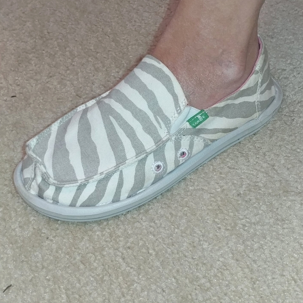 Sanuk Zebra Pattern Grey and Cream Sandal Shoe